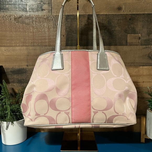Pink Coach Kisslock Purse Beautiful Bag - Picture 1 of 16